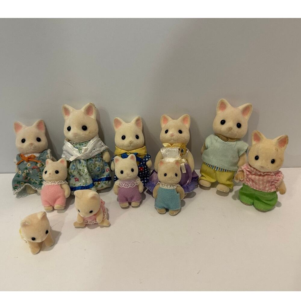 Calico Critters White Silk Cat Family with extras played with condition